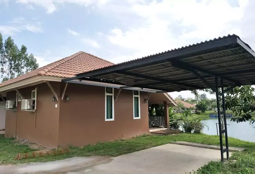 Hotelli Pirom Lake And Resort