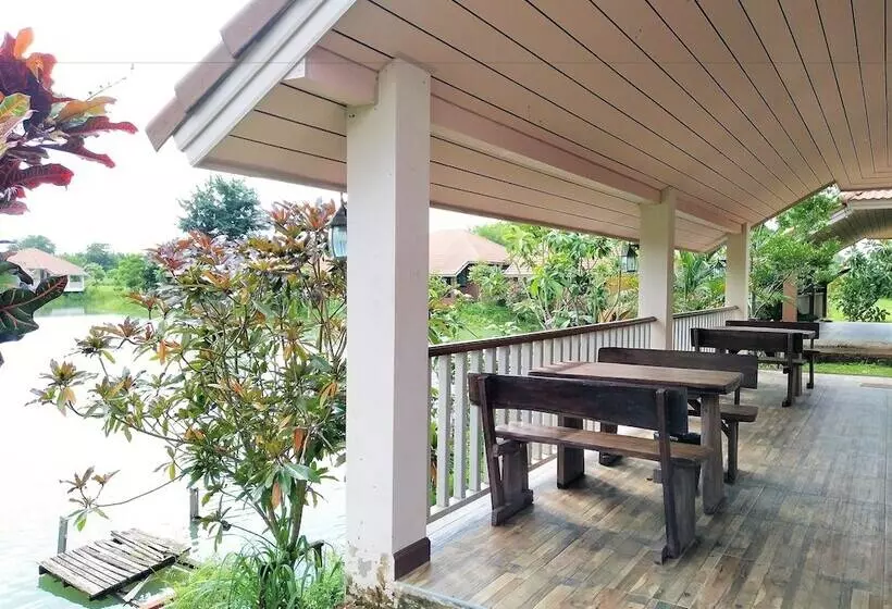 Hotelli Pirom Lake And Resort