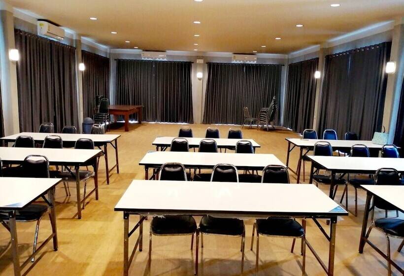 호텔 Pirom Lake And Resort