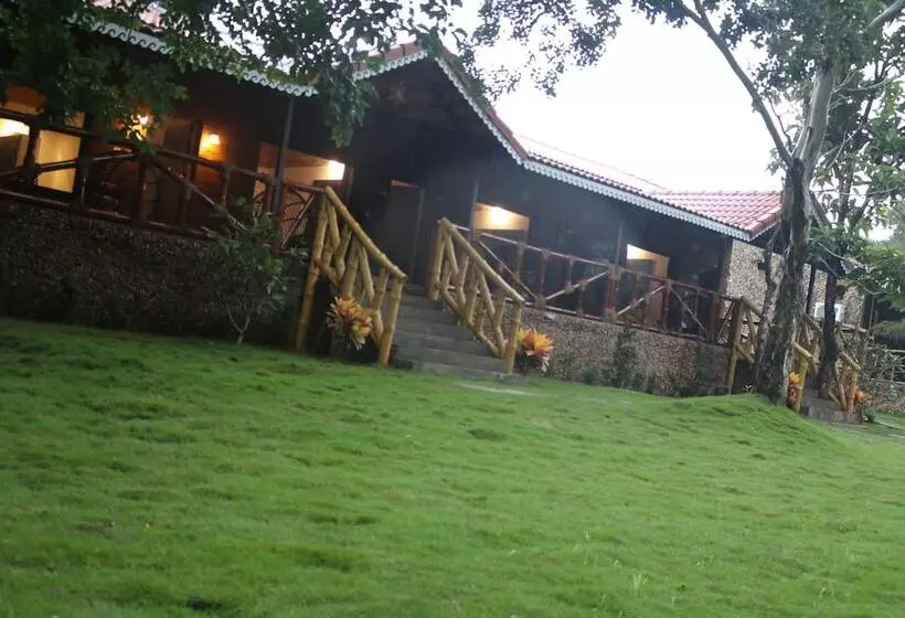 Hotelli Shangri La Jungle Resort