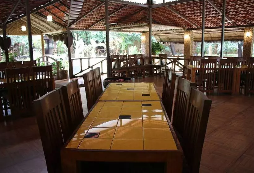 Hotelli Shangri La Jungle Resort