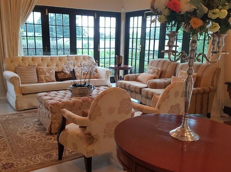 Отель The Zunguness