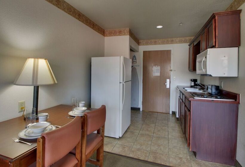 בית מלון כפרי All Towne Suites