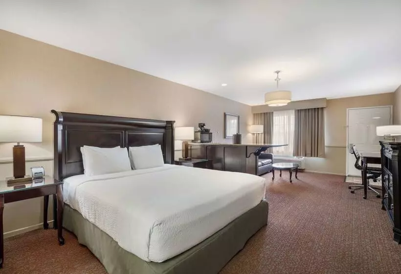 Best Western Corona Hotel & Suites