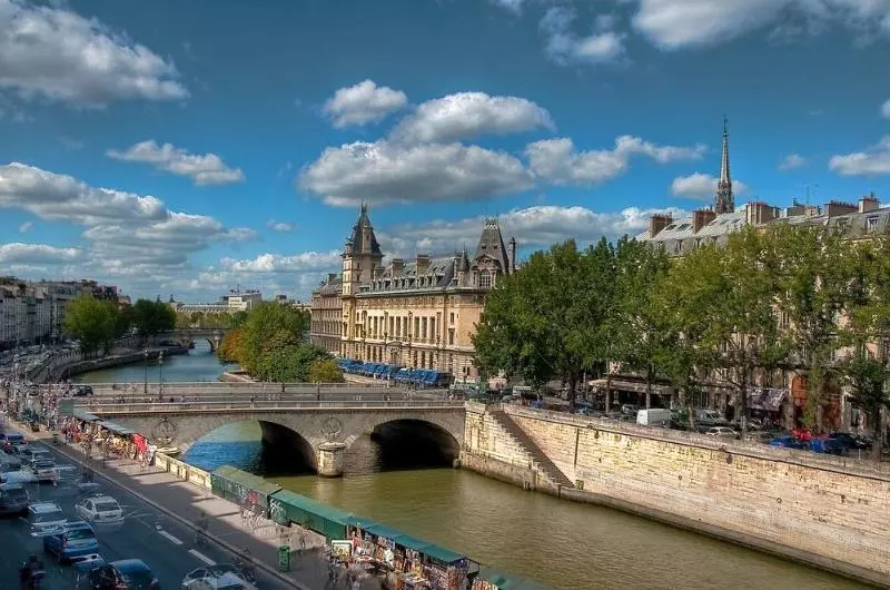 Отель Les Rives De Notre Dame