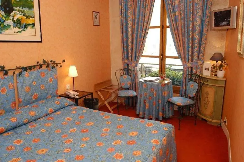 Отель Les Rives De Notre Dame