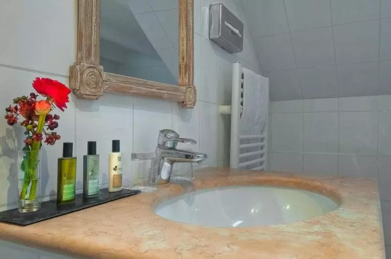 Отель Les Rives De Notre Dame