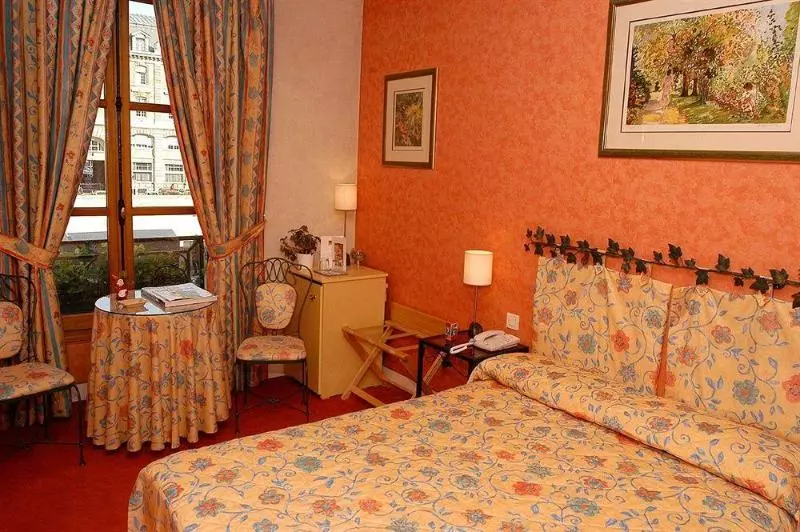 Отель Les Rives De Notre Dame