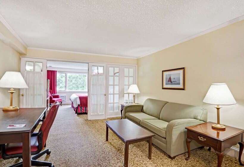 Отель Ramada By Wyndham Seekonk Providence Area
