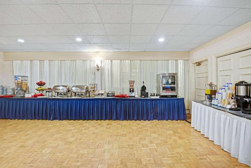 Отель Ramada By Wyndham Seekonk Providence Area