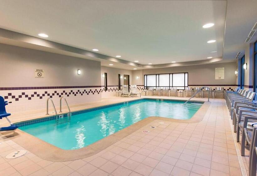 هتل Springhill Suites Grand Rapids North