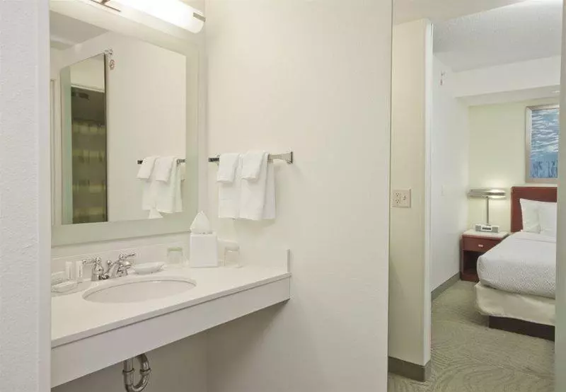 Отель Springhill Suites Grand Rapids North