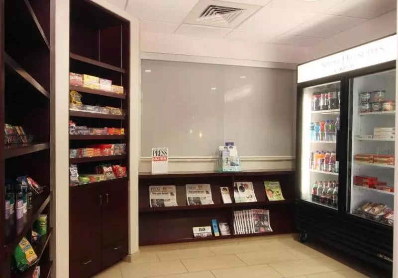 Отель Springhill Suites Grand Rapids North