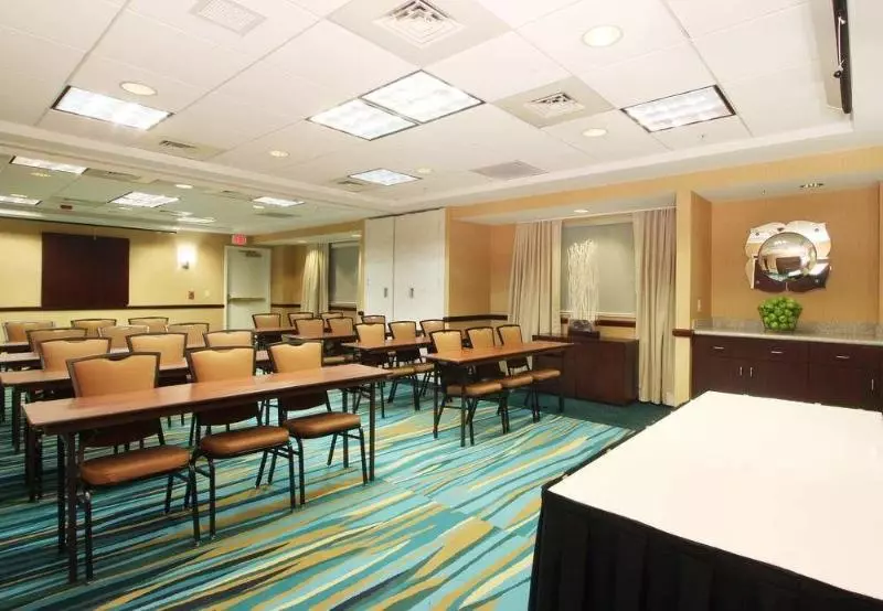 Отель Springhill Suites Grand Rapids North