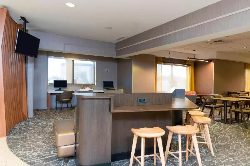 Отель Springhill Suites Grand Rapids North