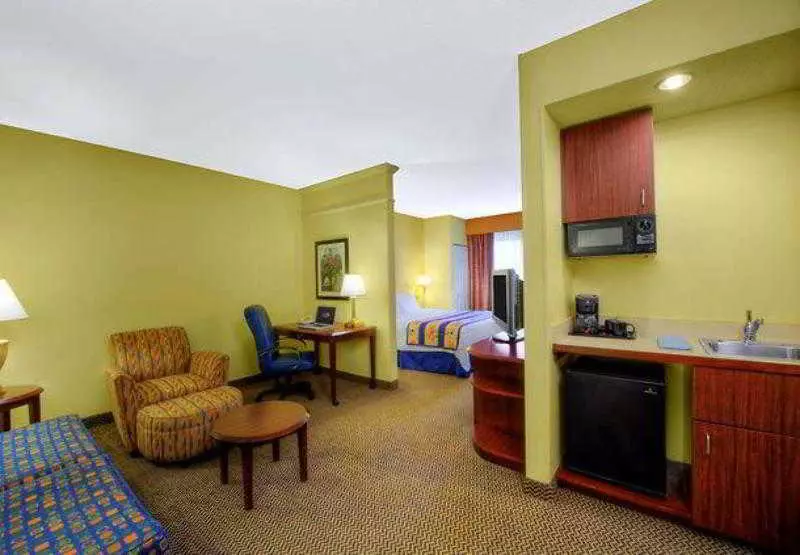 בית מלון כפרי Springhill Suites Milford