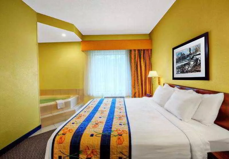 בית מלון כפרי Springhill Suites Milford