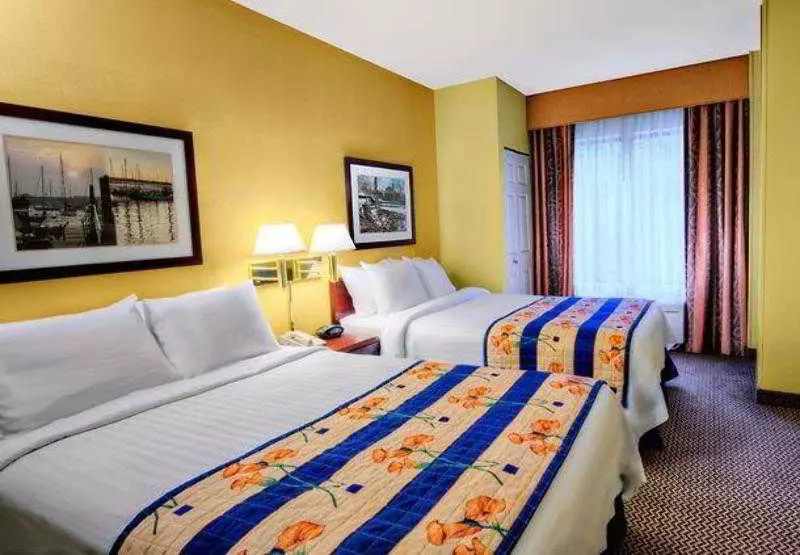 בית מלון כפרי Springhill Suites Milford