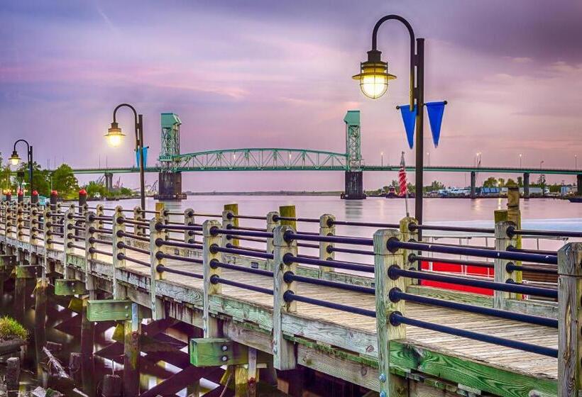 هتل Water Street Condos