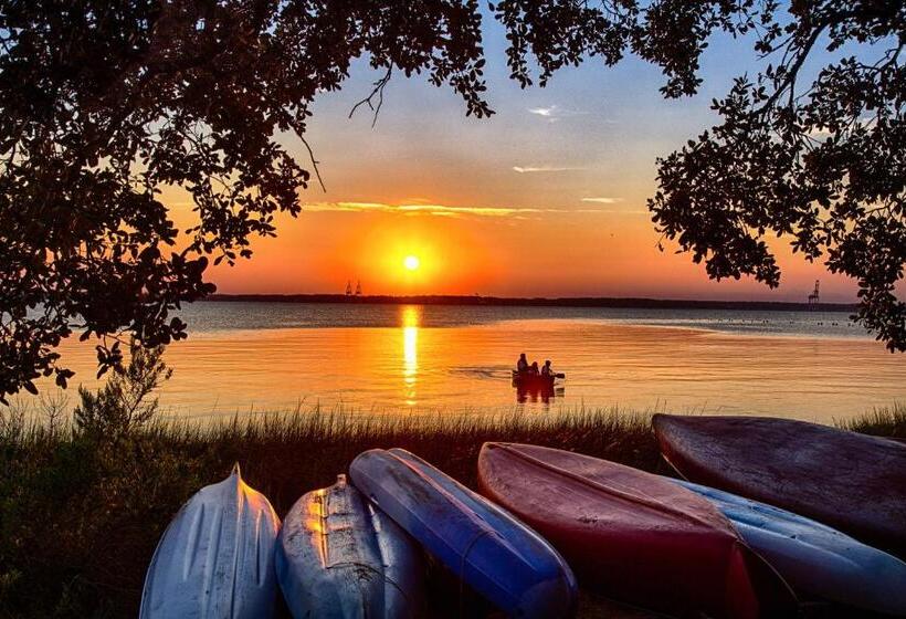 هتل Water Street Condos