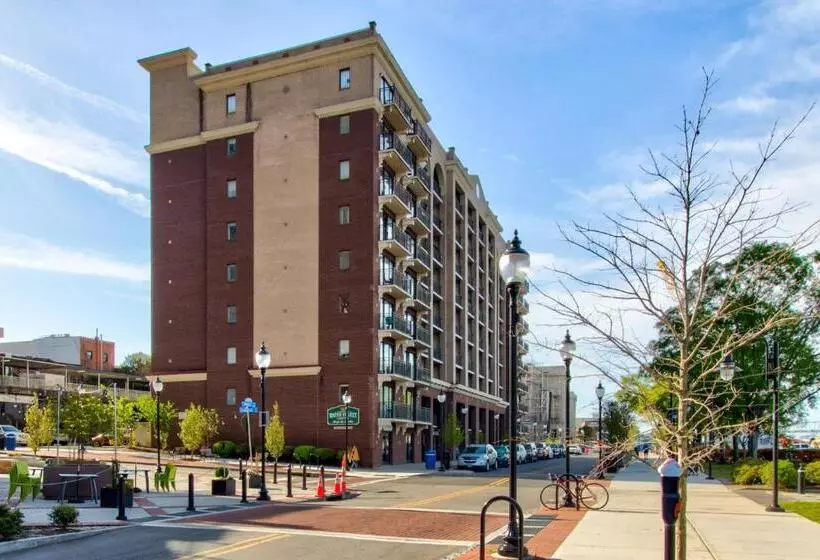 Hotel Water Street Condos