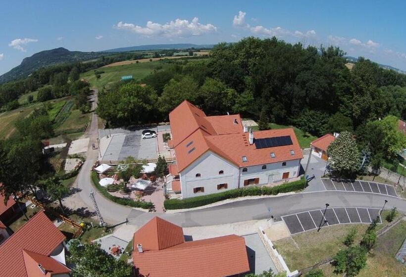 旅馆 Bak Vendéglő Faházak