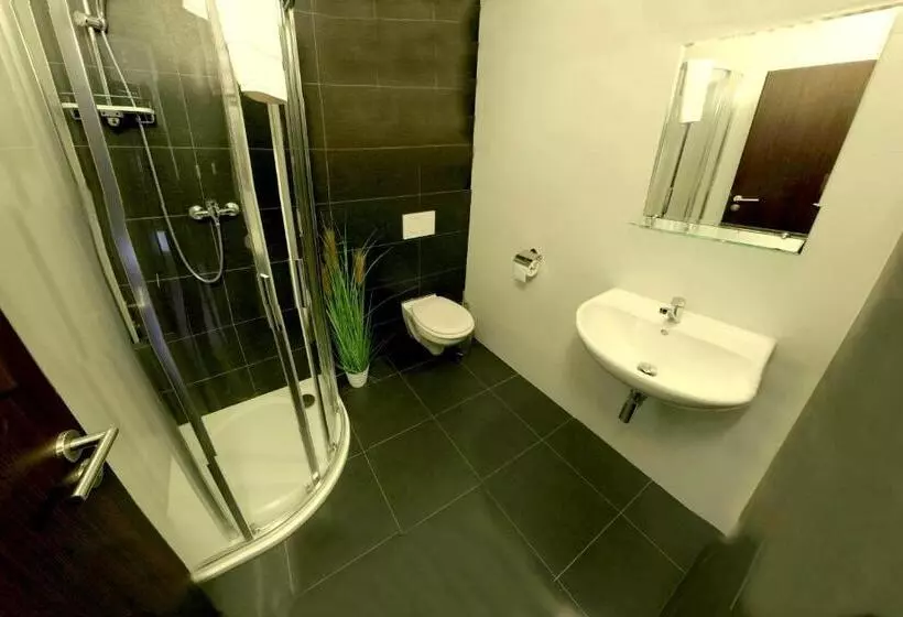 Hotelli štiřínská Stodola U Prahy