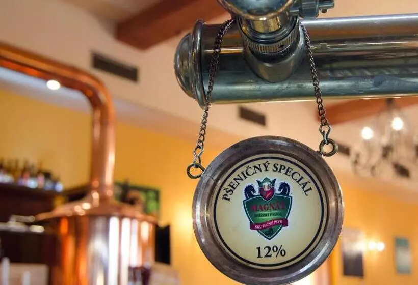 Hotelli štiřínská Stodola U Prahy