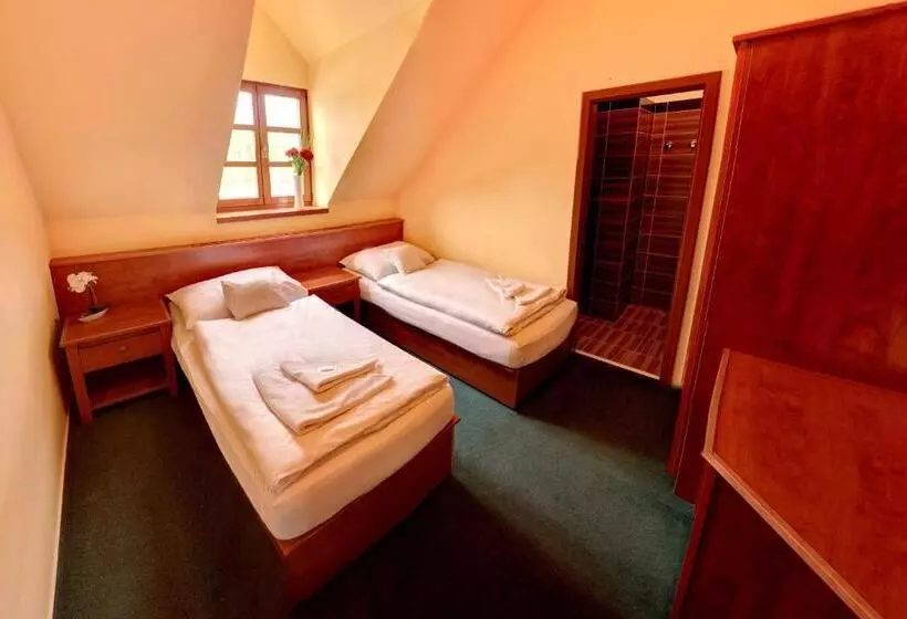 Hotelli štiřínská Stodola U Prahy