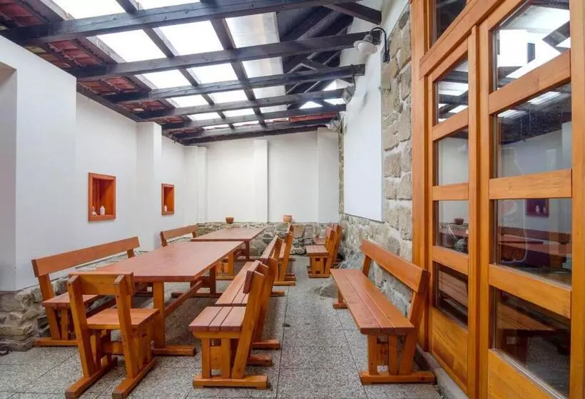 Hotelli štiřínská Stodola U Prahy