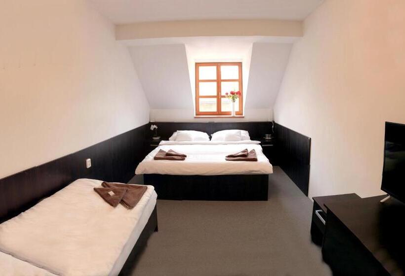 Szálloda štiřínská Stodola U Prahy