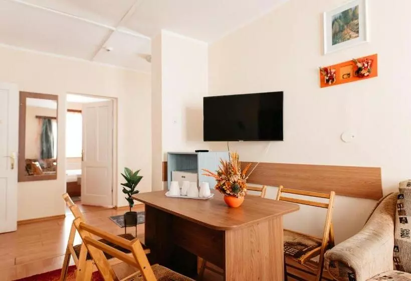 Aamiaismajoitus (B&B) Pension Rose Trandafirul