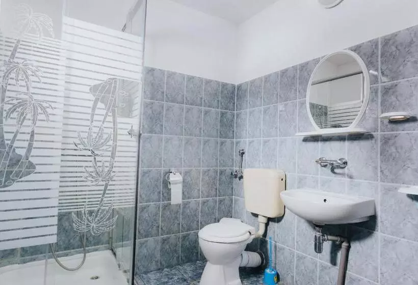 Aamiaismajoitus (B&B) Pension Rose Trandafirul