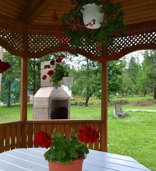 Aamiaismajoitus (B&B) Pension Rose Trandafirul