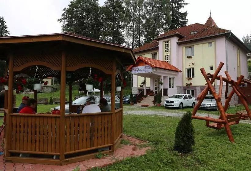 Aamiaismajoitus (B&B) Pension Rose Trandafirul