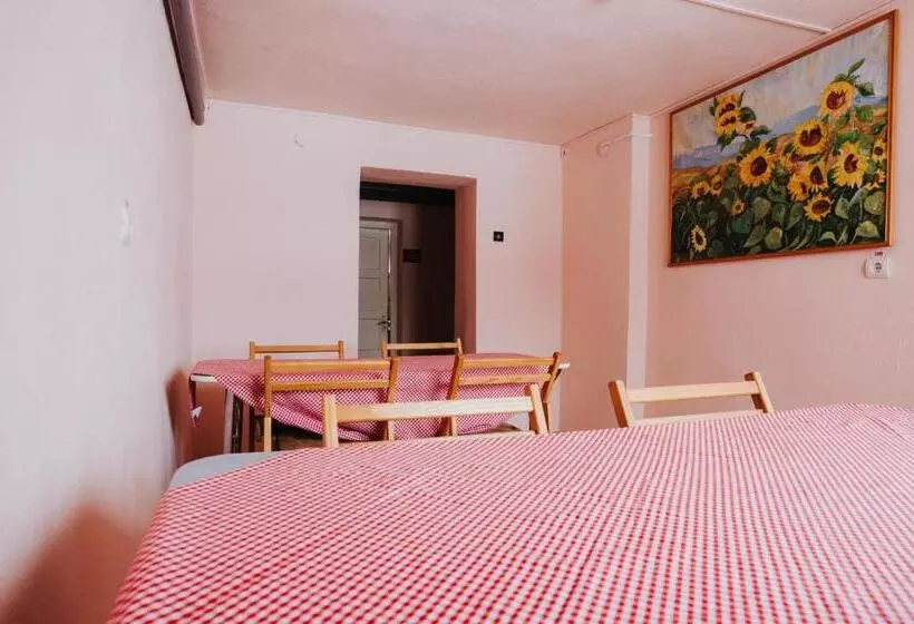 Aamiaismajoitus (B&B) Pension Rose Trandafirul