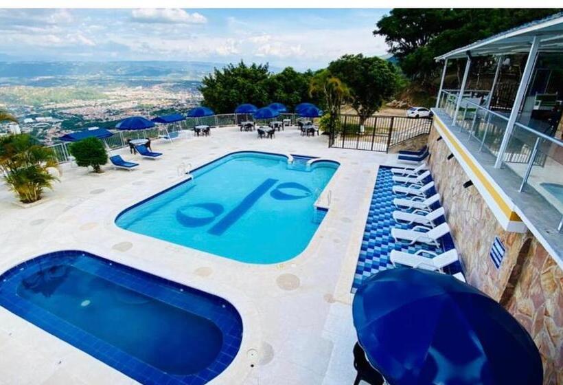 هتل Giron Campestre