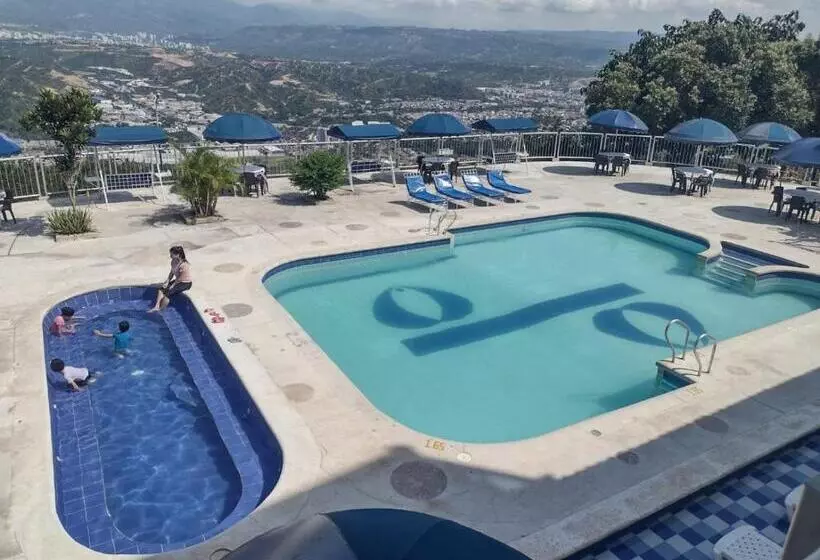 Hotelli Giron Campestre