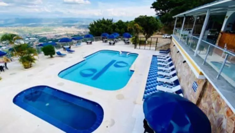 Hotelli Giron Campestre