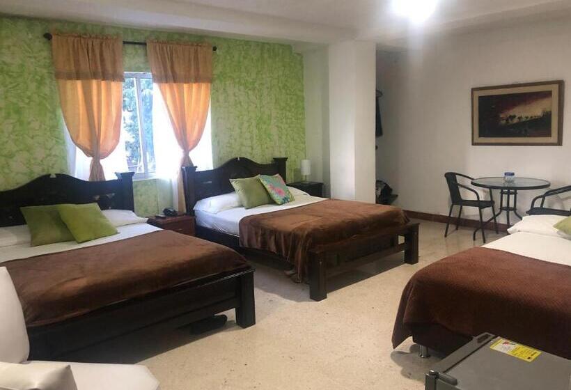 هتل Giron Campestre