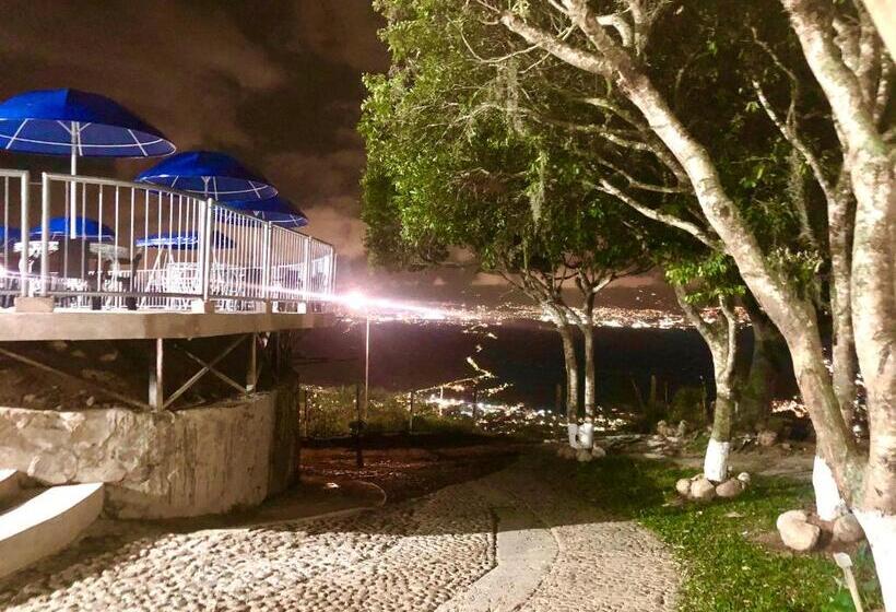 هتل Giron Campestre