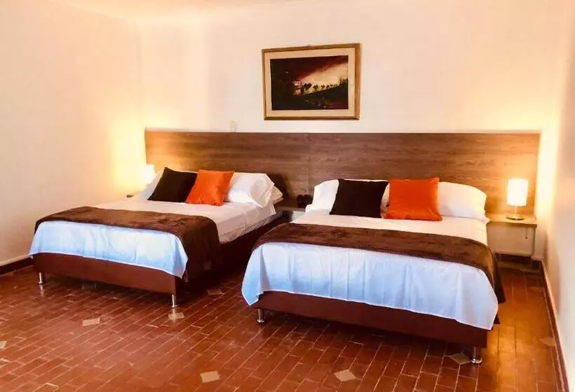 Hotelli Giron Campestre