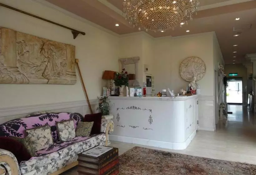 Hotelli Princess Court