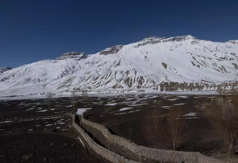 Hotelli The Alpinist Cafe And Retreat