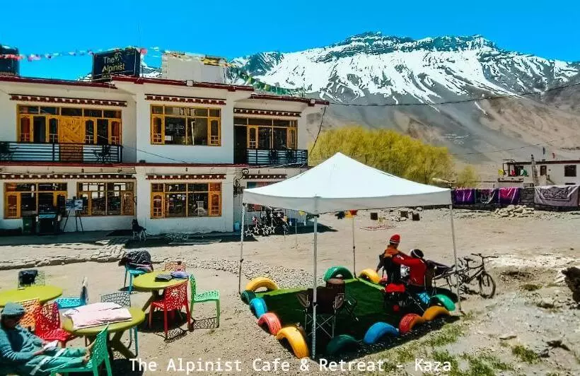 Hotelli The Alpinist Cafe And Retreat