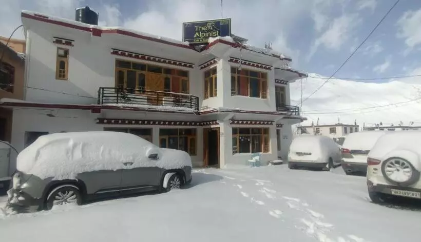 Hotelli The Alpinist Cafe And Retreat