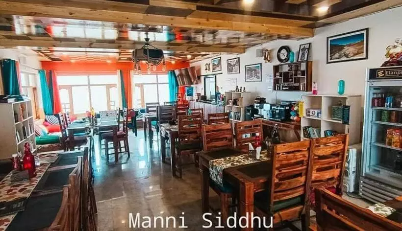 Hotelli The Alpinist Cafe And Retreat