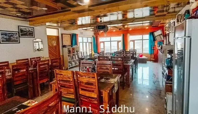 Hotelli The Alpinist Cafe And Retreat