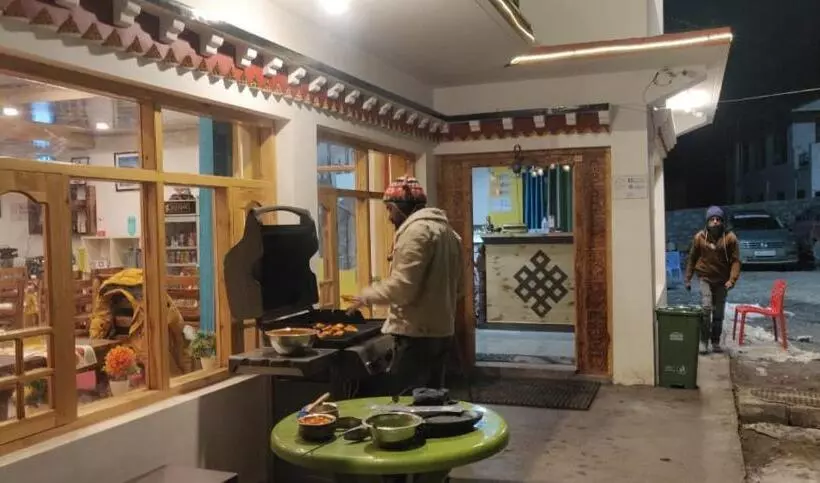 Hotelli The Alpinist Cafe And Retreat