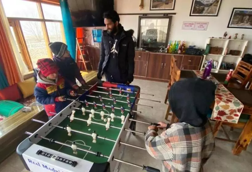 Hotelli The Alpinist Cafe And Retreat